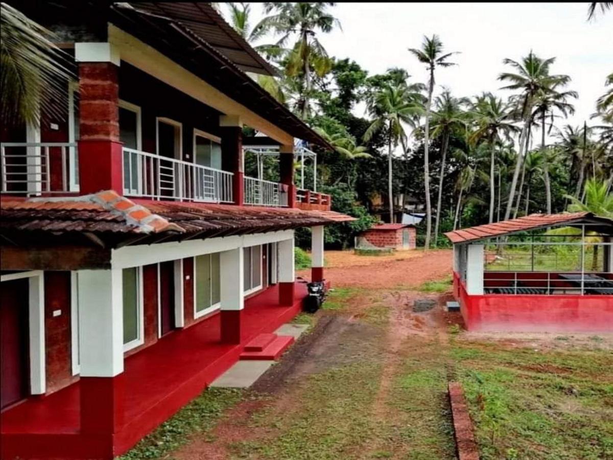 West House Homestay *