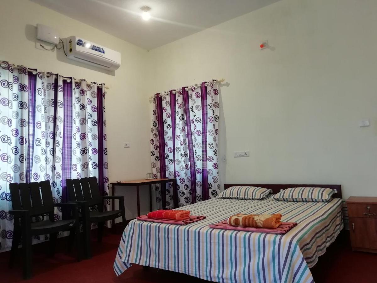 West House Homestay *